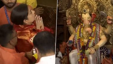 Ganeshotsav 2023: Smriti Irani Offers Prayers to Lord Ganesha at Lalbaugcha Raja in Mumbai (Watch Video)